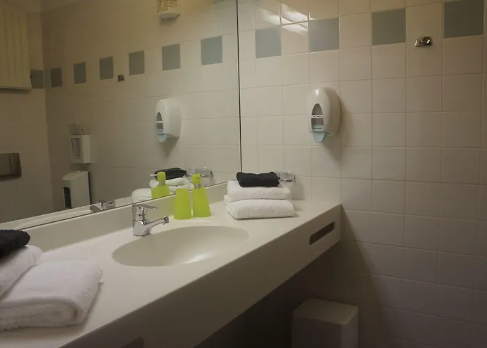 50|50 Belmont 3* エーデ